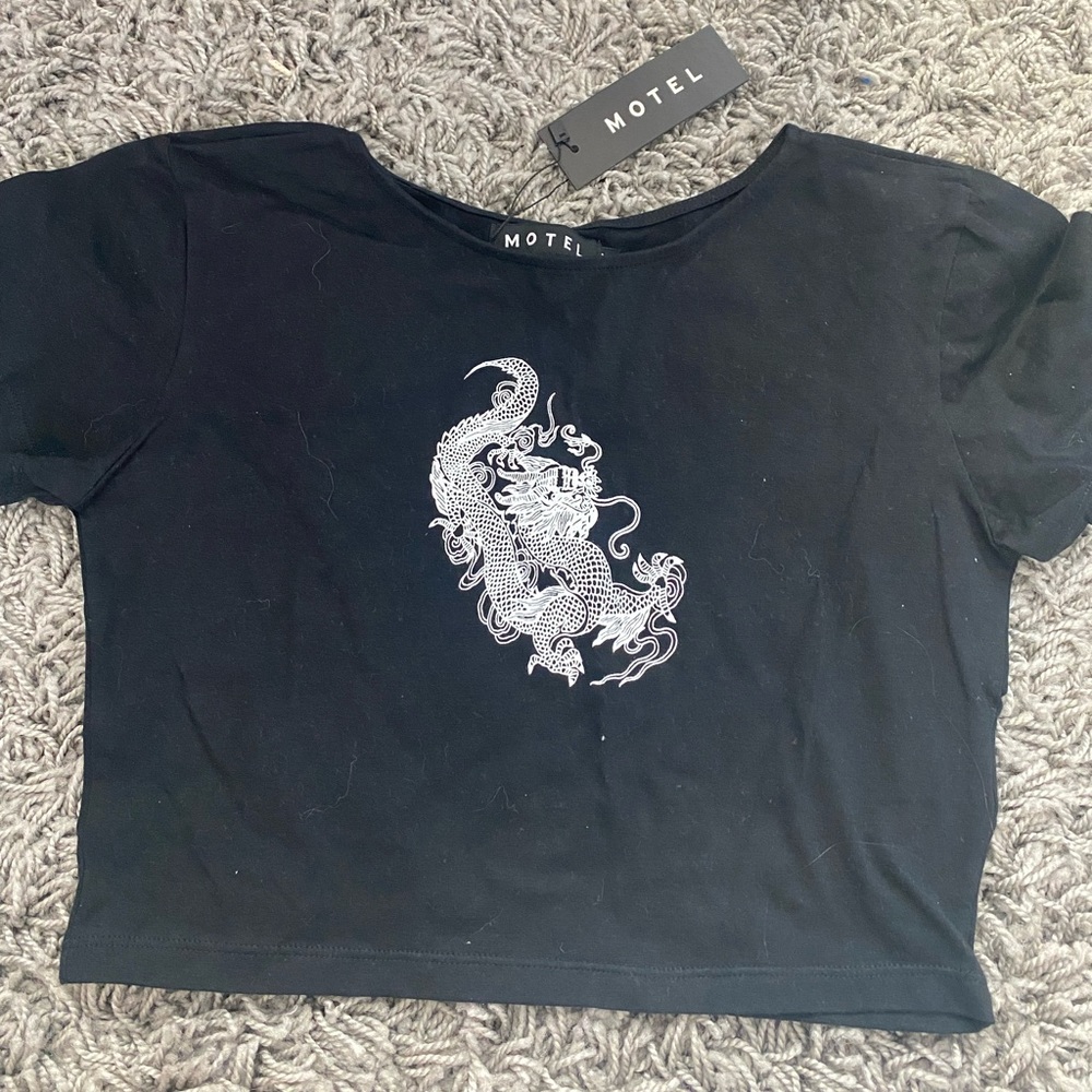 Motel rocks dragon cropped tee